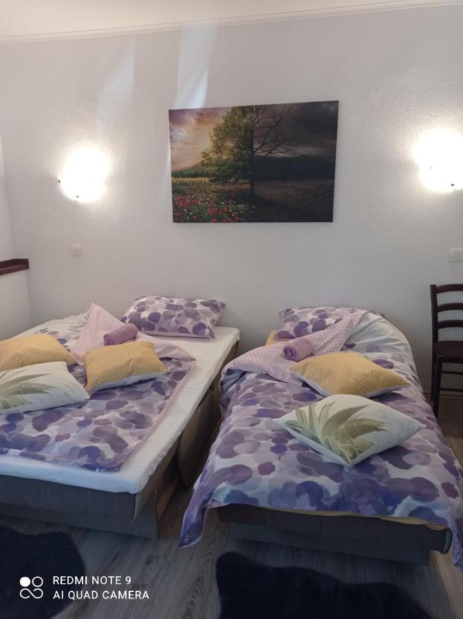 Studio Apartman Sonja Otocac Ngoại thất bức ảnh