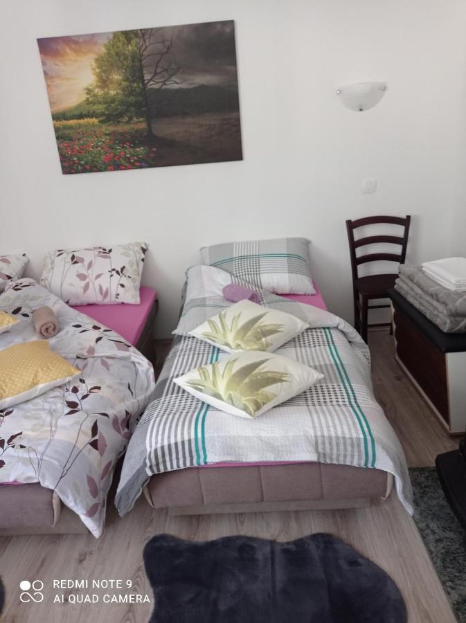 Studio Apartman Sonja Otocac Ngoại thất bức ảnh